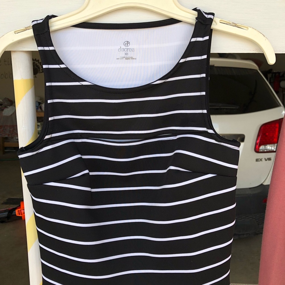 cropped tank top